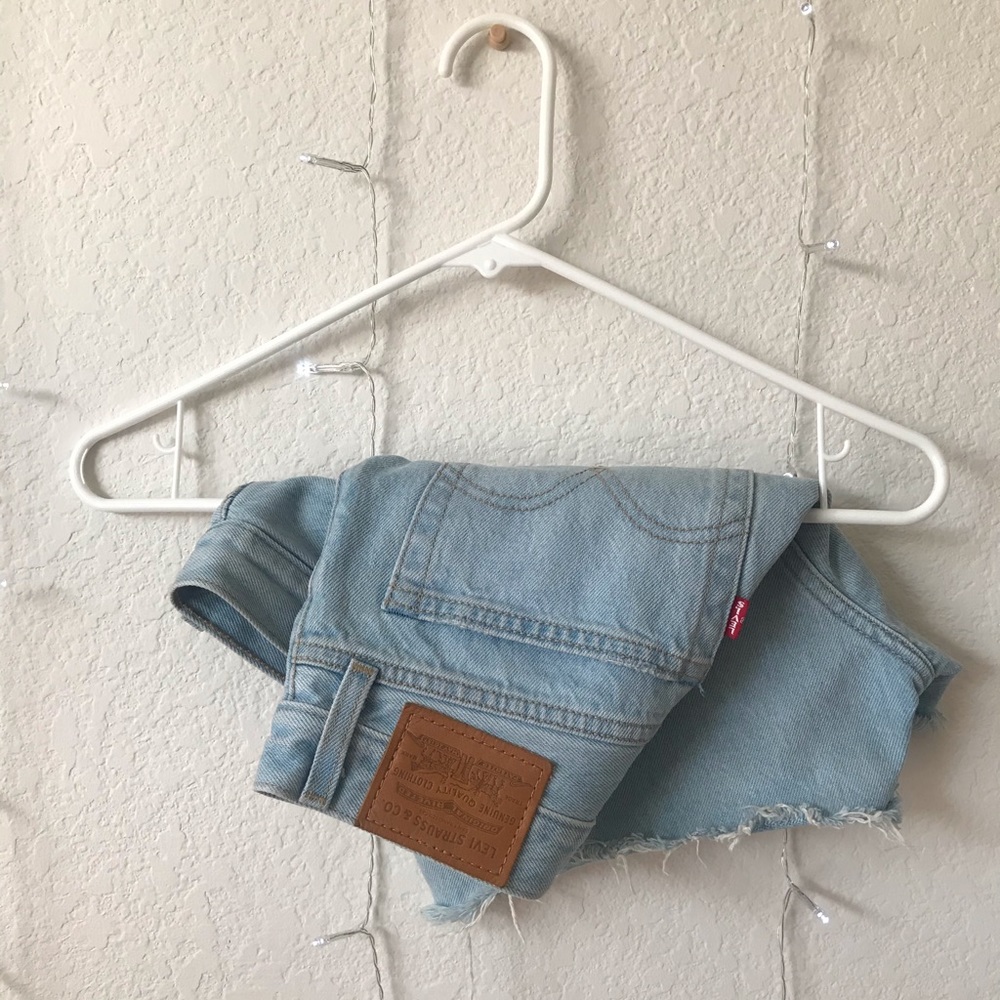 SOLD Levi High rise Wedgie shorts